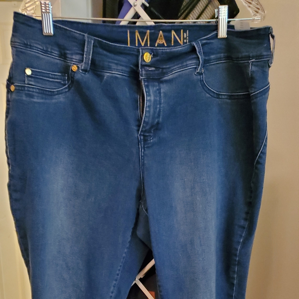 Ladies Raw Edge Crop Jeans. Worn ONCE! Like BRAND NEW!!